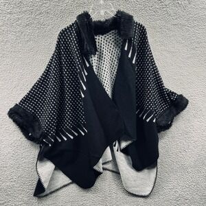 Womens OS Black White Poncho Cape Shawl Wrap Faux Fur Trim Mobwife Dark Academia